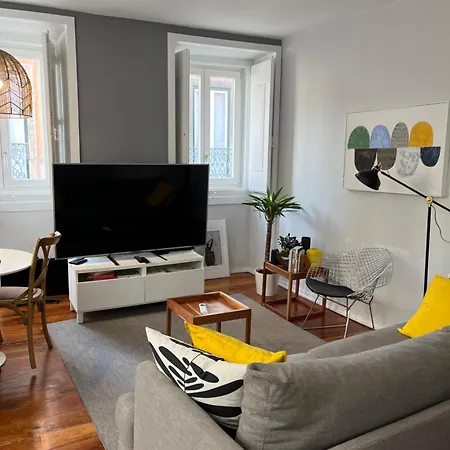Apt Manuel Bernardes 2Q junto à Praça das Flores * Lisbona