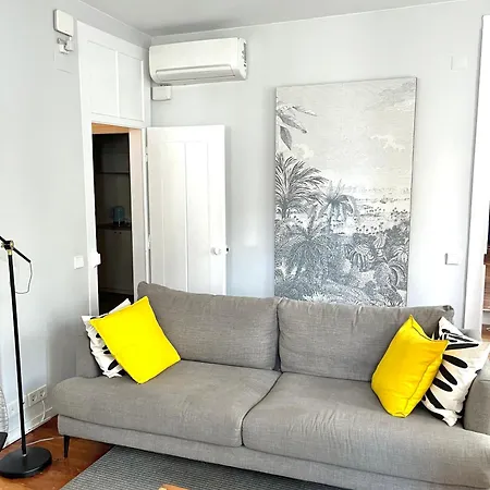 Apt Manuel Bernardes 2Q junto à Praça das Flores