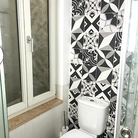 Appartamento Apt Manuel Bernardes 2Q junto à Praça das Flores Lisbona