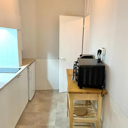 Apt Manuel Bernardes 2Q junto à Praça das Flores Lisbona